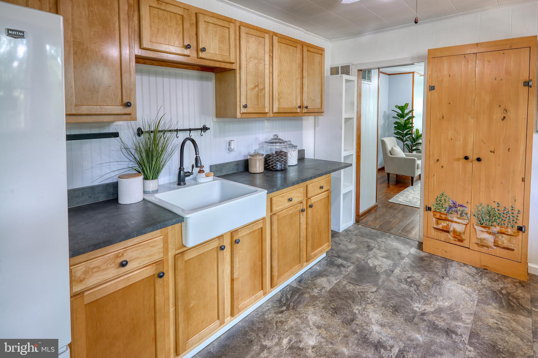 7229 Graces Quarters Road Baltimore, MD 21220 - Photo 16 of 44 Farm Style Kitchen