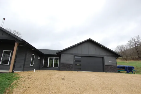 $499,900 | 24800 Morris Valley Road, Richland Center, WI 53581