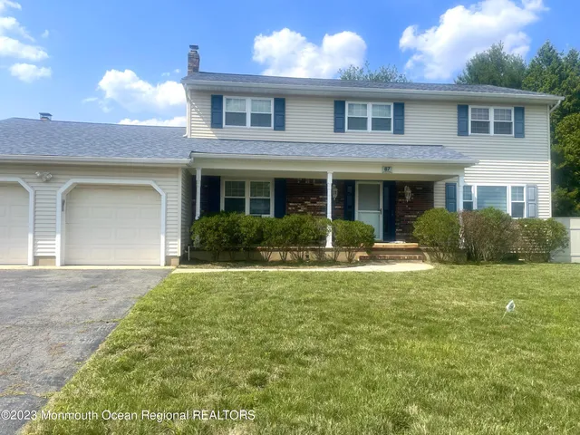 a view of a yard in front of a house