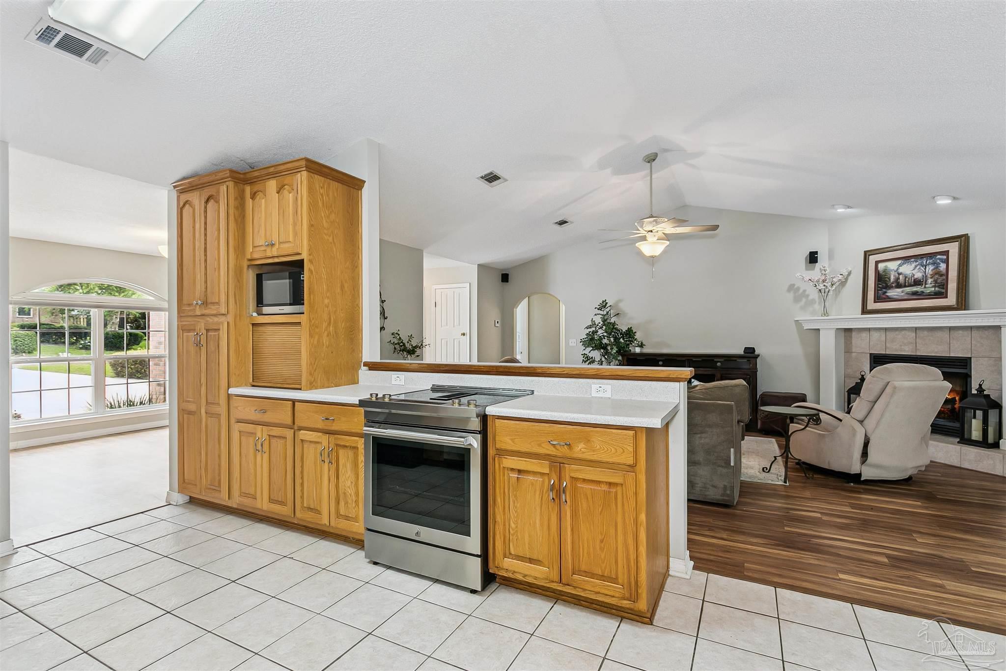 652 Ashford Road Cantonment, FL 32533 - Photo 8 of 35