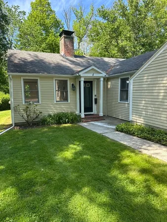 $3,000 | 34 Strawberry Hill Street, Unit 1, Dover, MA 02030