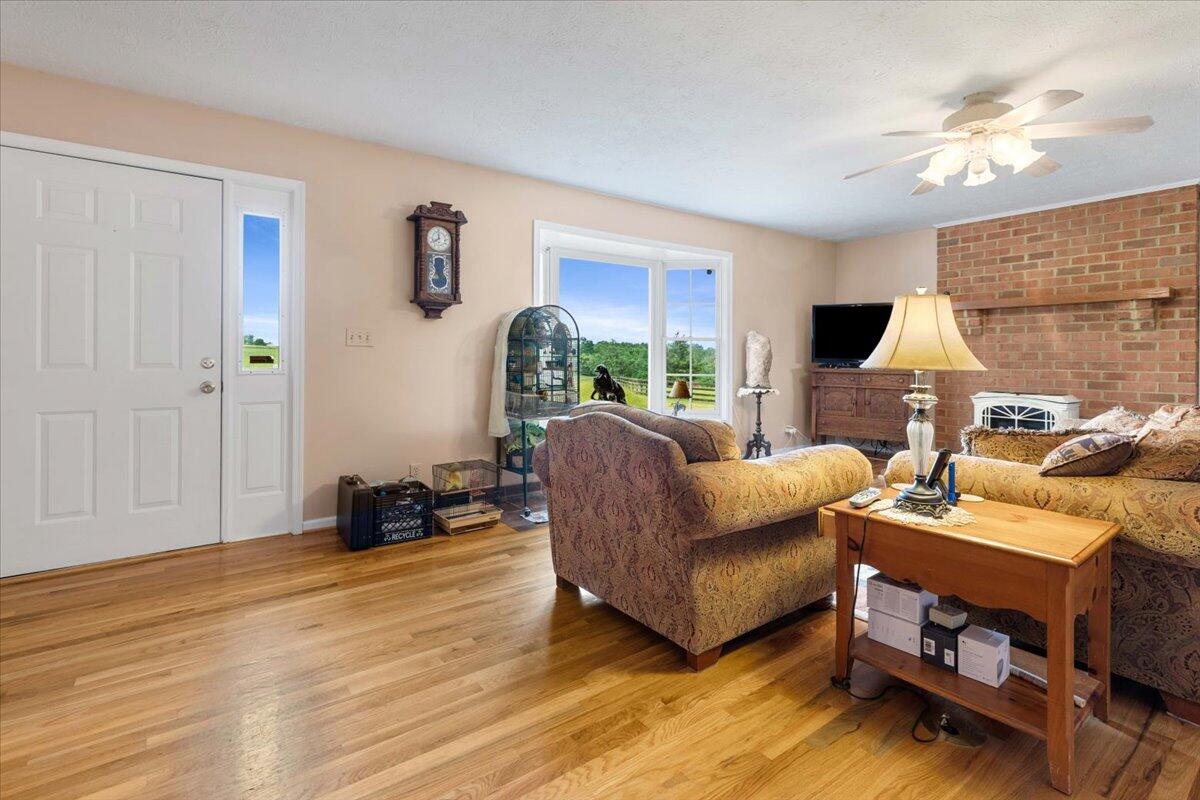 2869 Ayers Road Moneta, VA 24121 - Photo 8 of 101 007-7