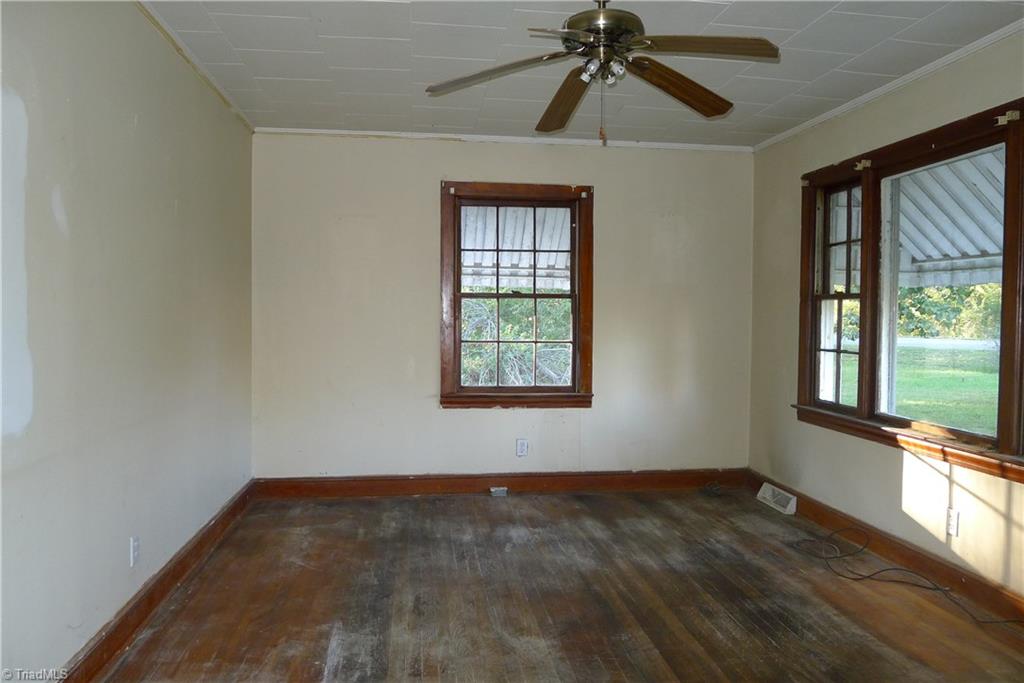 2880 Anglin Mill Road Stoneville, NC 27048 - Photo 3 of 8 Living room