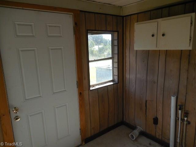 2880 Anglin Mill Road Stoneville, NC 27048 - Photo 4 of 8 Laundry room