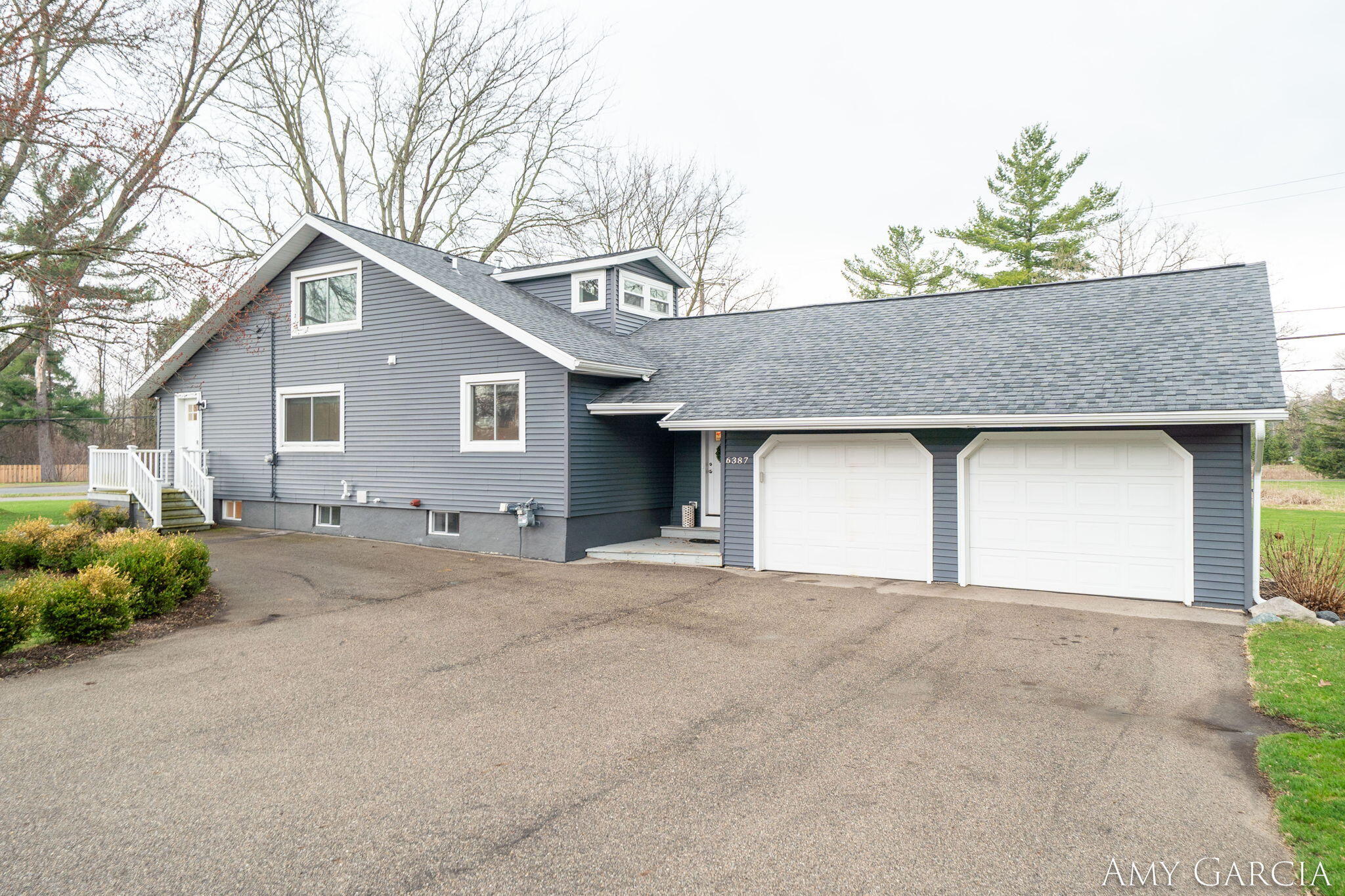 6387 Cascade Road Southeast Grand Rapids, MI 49546 - Photo 3 of 51 3-web-or-mls-6387 Cascade Rd SE, Grand R