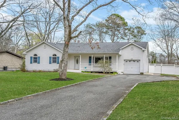$649,000 | 367 Hewlett Avenue, East Patchogue, NY 11772