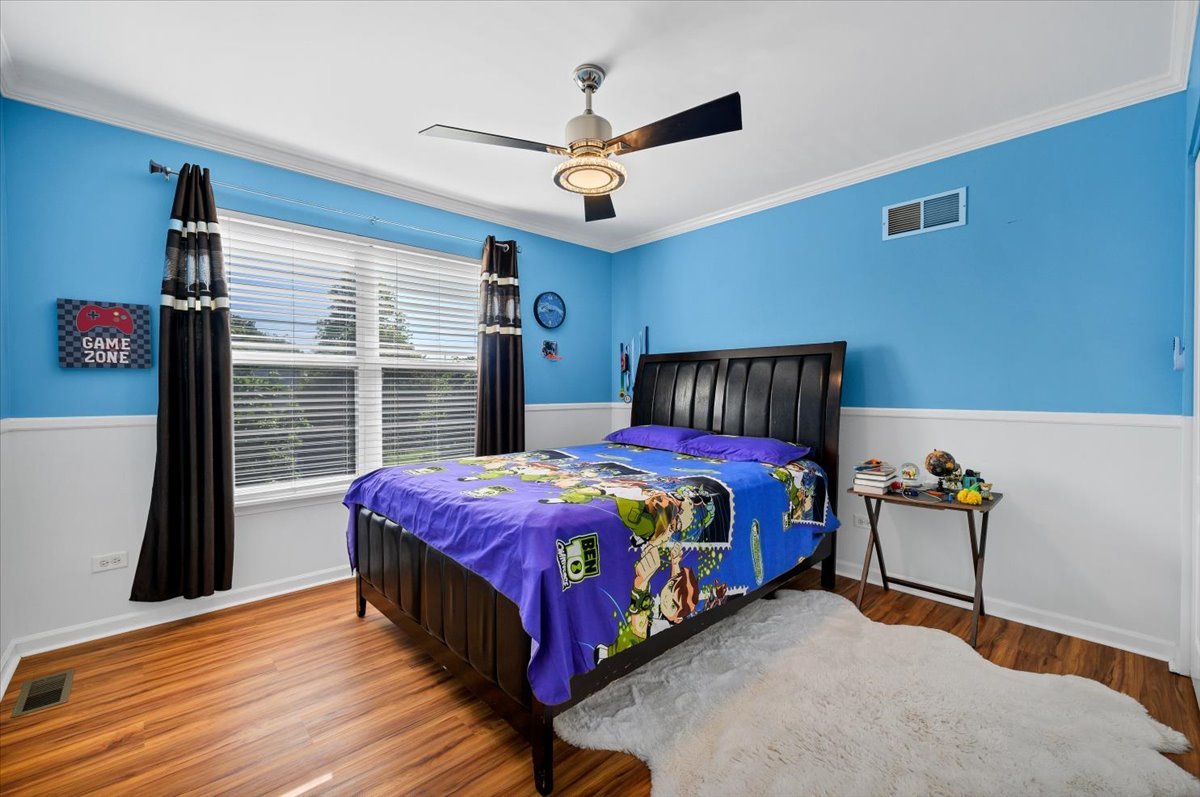 322 Zinnia Drive Romeoville, IL 60446 - Photo 21 of 42 a bedroom with a bed and a large window