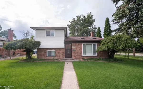 $215,000 | 23937 Thomas Drive, Warren, MI 48091