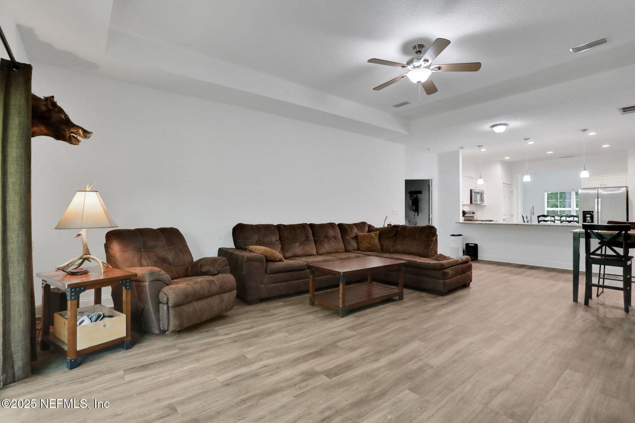 56041 Griffin Road Callahan, FL 32011 - Photo 4 of 49 13 Living Room