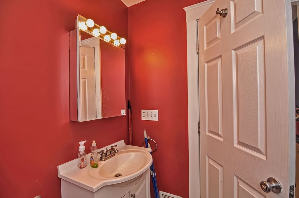 21 Ridgeway Street Quincy, MA 02170 - Photo 9 of 24 Gallery Image 9