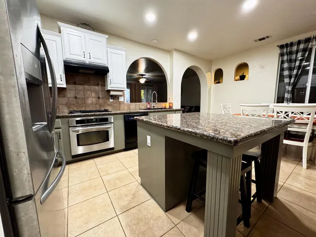 $440,000 | 2945 West Vine Avenue, Visalia, CA 93291