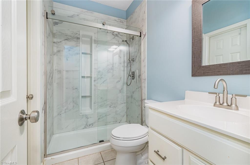 339 Old Burkhart Road Lexington, NC 27292 - Photo 23 of 39 Adjoining hall bath