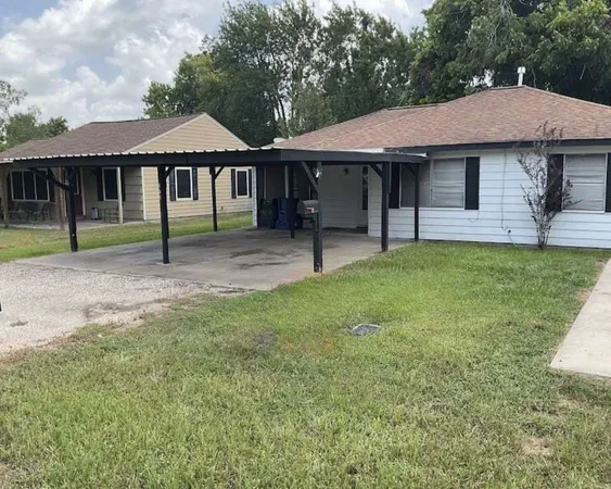 $164,999 | 401 Farrer Street, Angleton, TX 77515