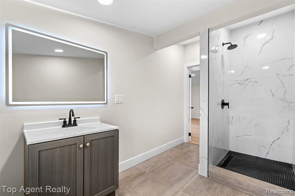 784 Barrington Road Grosse Pointe, MI 48230 - Photo 35 of 55