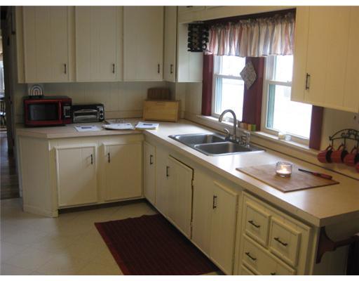 1976 West Shore Road Warwick, RI 02889 - Photo 3 of 11 Kitchen.