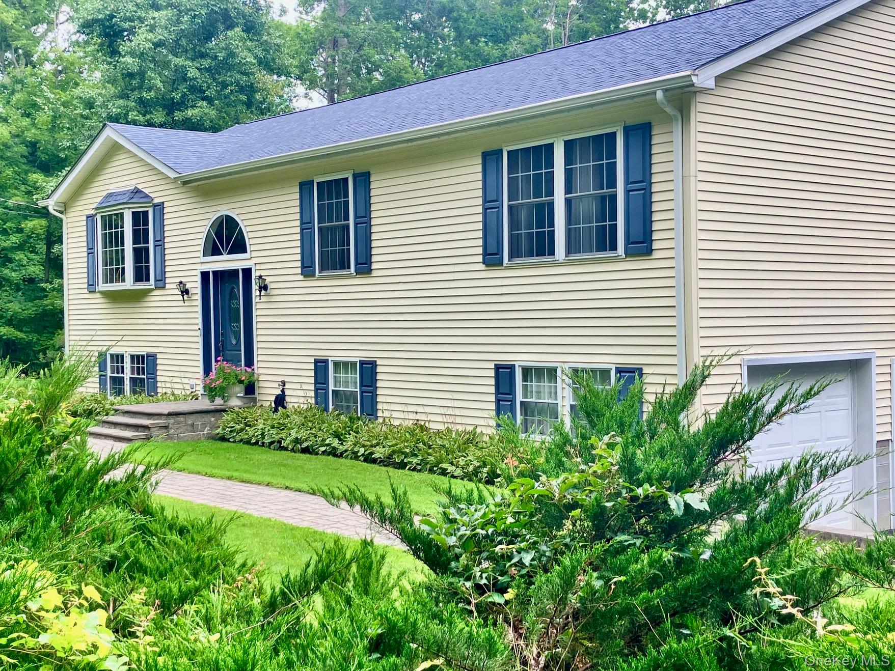 36 Carpenter Road New Hampton, NY 10958 - Photo 2 of 44 Gallery Image 2