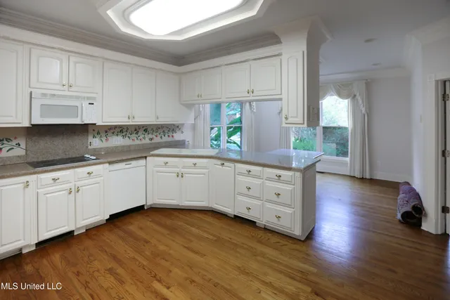 $425,000 | 406 Roses Bluff Drive, Madison, MS 39110