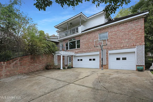 $425,000 | 406 Roses Bluff Drive, Madison, MS 39110