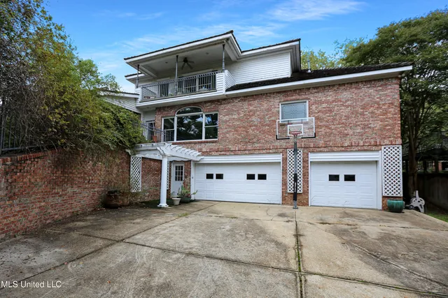 $425,000 | 406 Roses Bluff Drive, Madison, MS 39110
