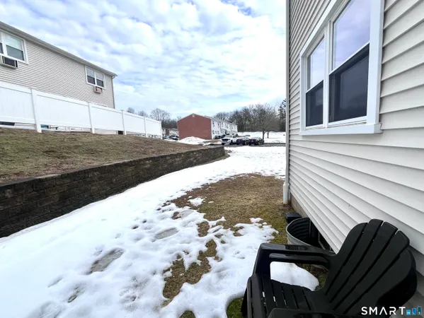 $175,000 | 1081 New Haven Road, Unit 11J, Naugatuck, CT 06770