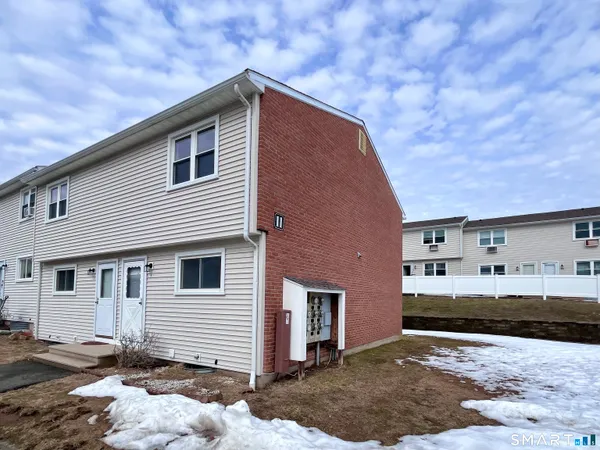 $175,000 | 1081 New Haven Road, Unit 11J, Naugatuck, CT 06770