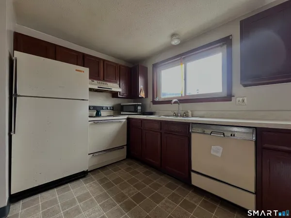 $175,000 | 1081 New Haven Road, Unit 11J, Naugatuck, CT 06770