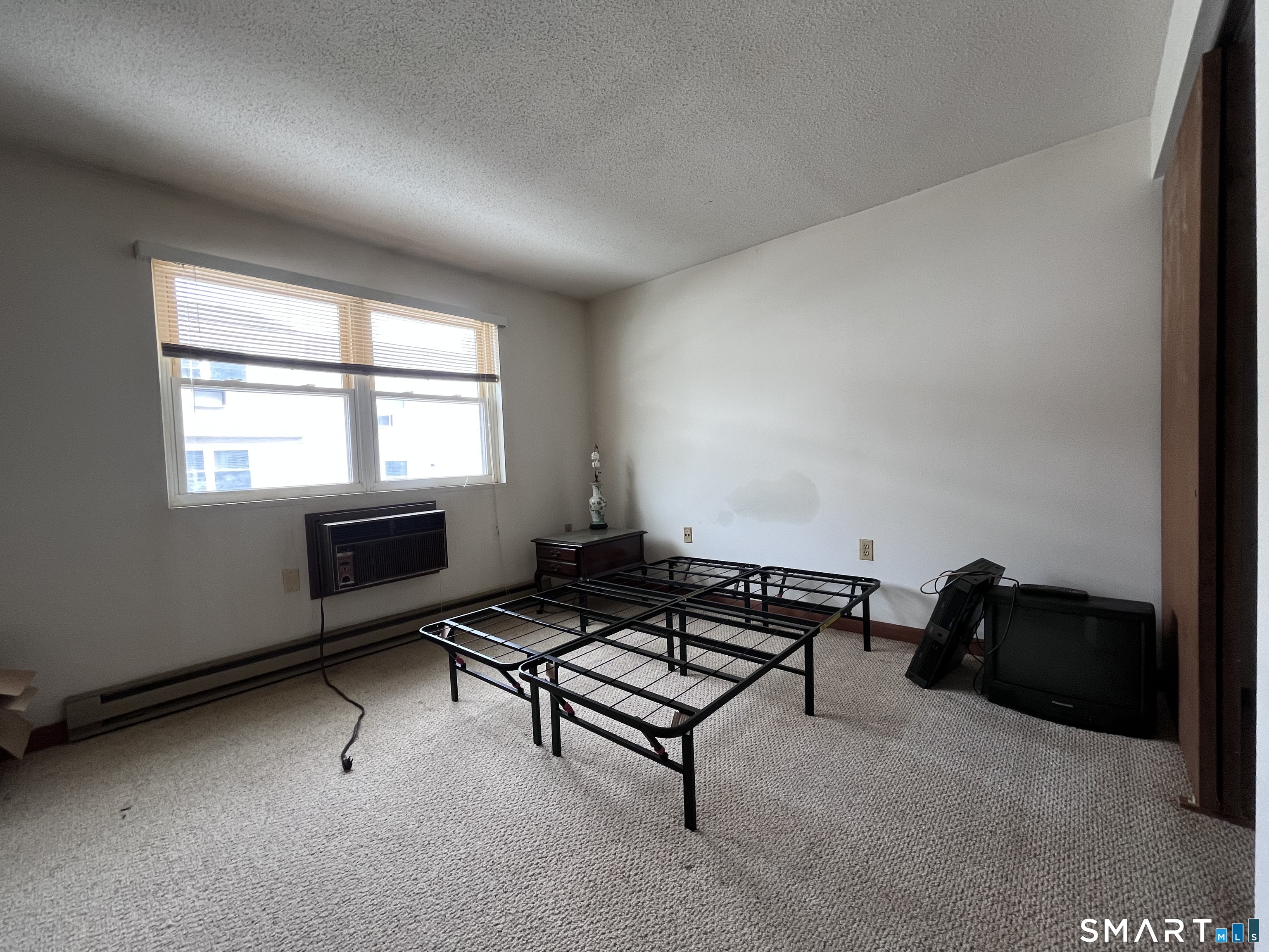 1081 New Haven Road, Unit 11J Naugatuck, CT 06770 - Photo 9 of 17 a living room with furniture and a window
