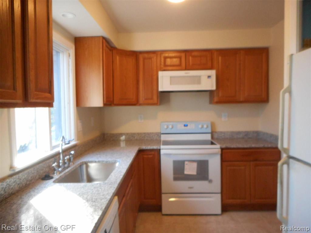 1712 Vernier Road Grosse Pointe Woods, MI 48236 - Photo 4 of 12