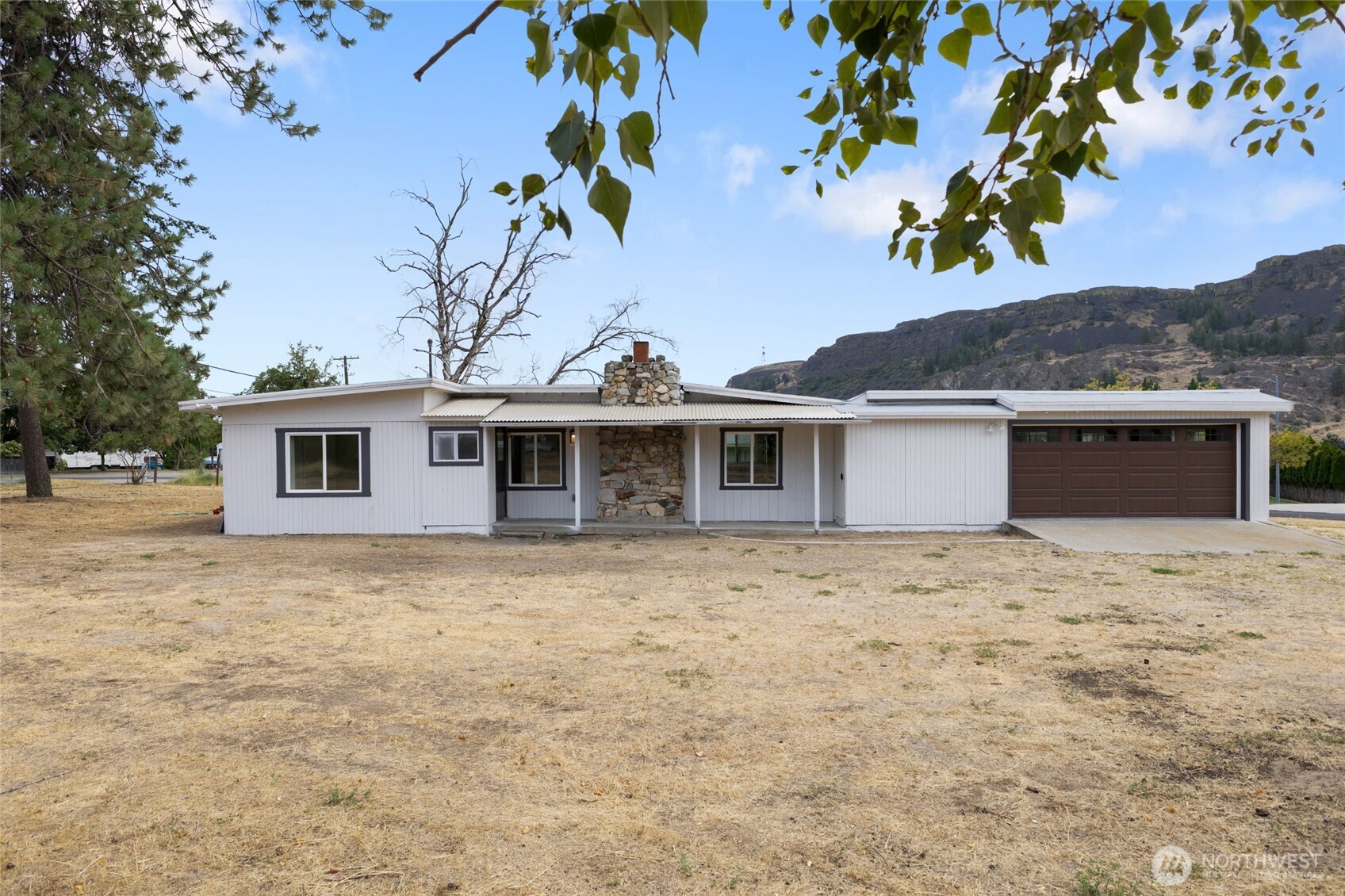77 Diamond Street Electric City, WA 99123 - Photo 1 of 40 a view of a house with a tree