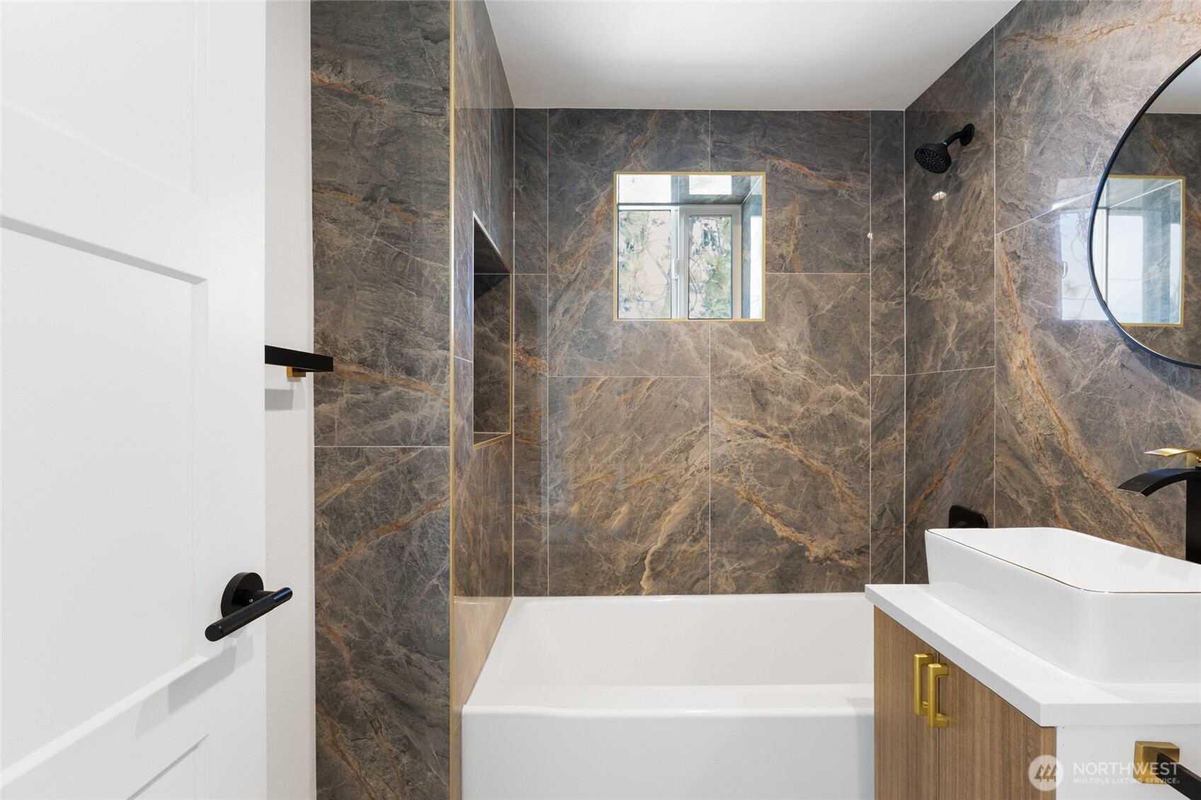 77 Diamond Street Electric City, WA 99123 - Photo 25 of 40 a bathroom with a bathtub and shower