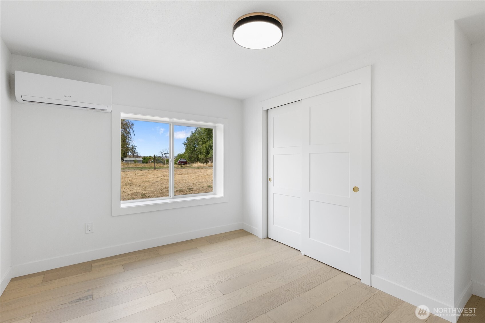 77 Diamond Street Electric City, WA 99123 - Photo 26 of 40 an empty room with a window