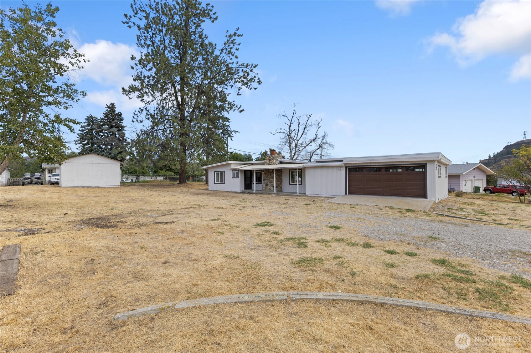 77 Diamond Street Electric City, WA 99123 - Photo 32 of 40 a view of a outdoor space with a house