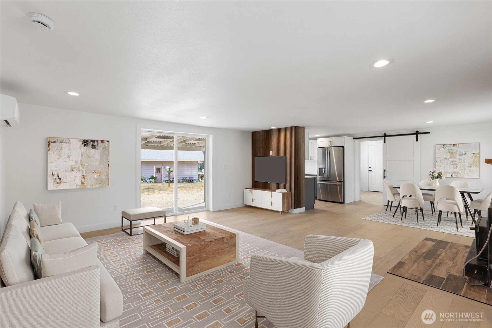 77 Diamond Street Electric City, WA 99123 - Photo 5 of 40 a living room with furniture and a table