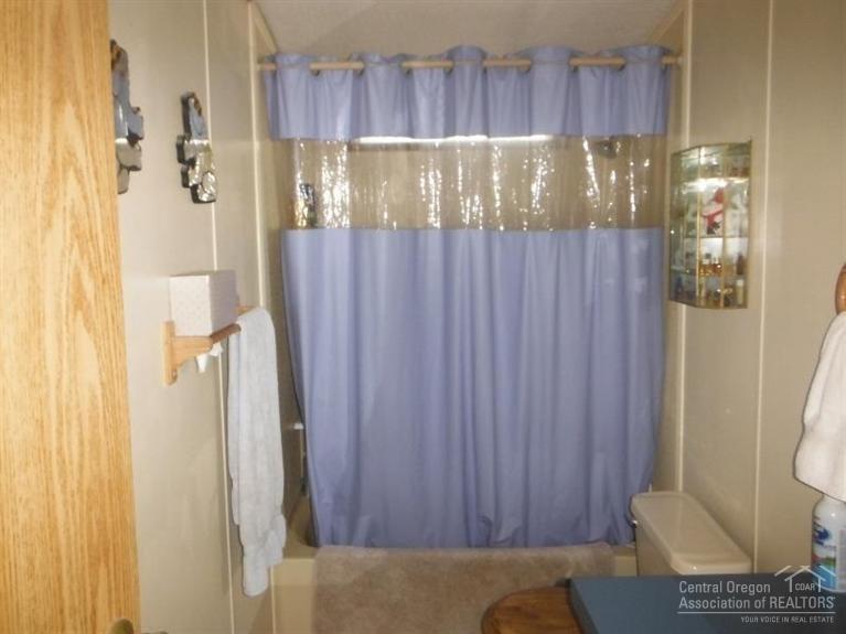249 Kaehn Road Crescent, OR 97733 - Photo 8 of 25 Main bath