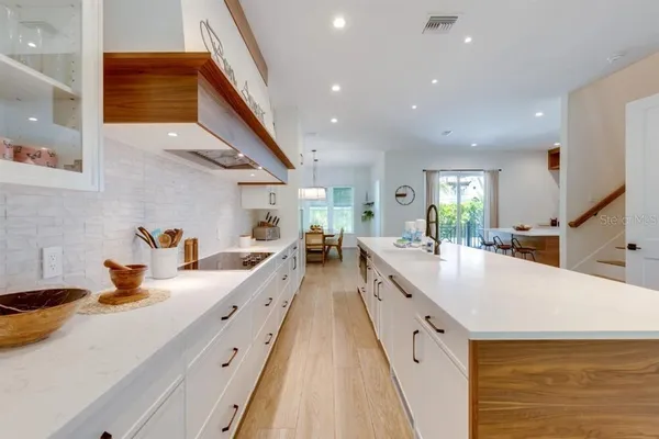 $6,950,000 | 9407 Gulf Drive, Anna Maria, FL 34216