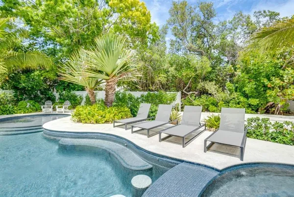 $6,950,000 | 9407 Gulf Drive, Anna Maria, FL 34216