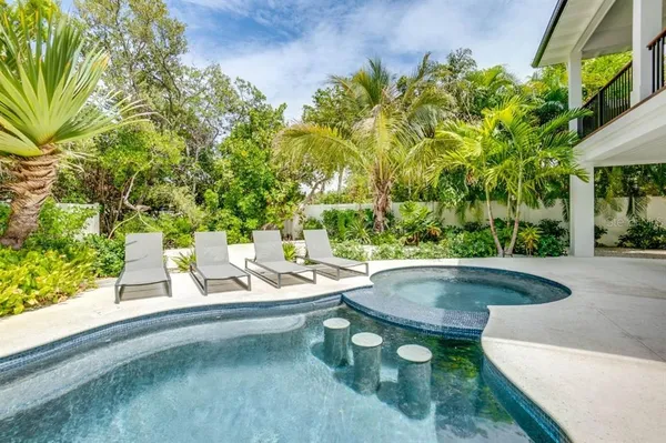$6,950,000 | 9407 Gulf Drive, Anna Maria, FL 34216