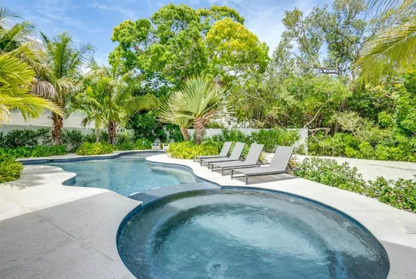 $6,950,000 | 9407 Gulf Drive, Anna Maria, FL 34216