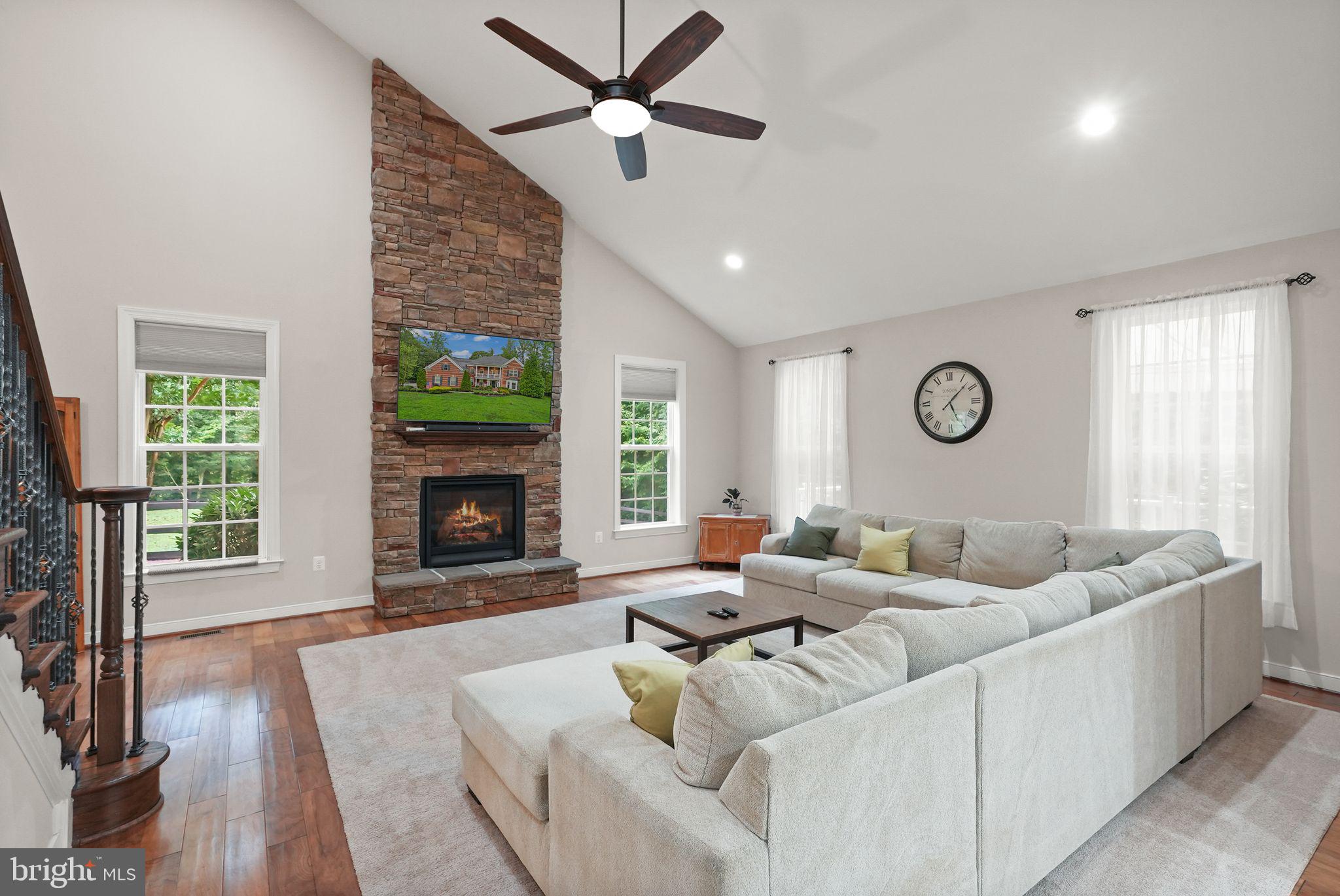 32 Pinewood Road Fredericksburg, VA 22405 - Photo 19 of 82 Family room.