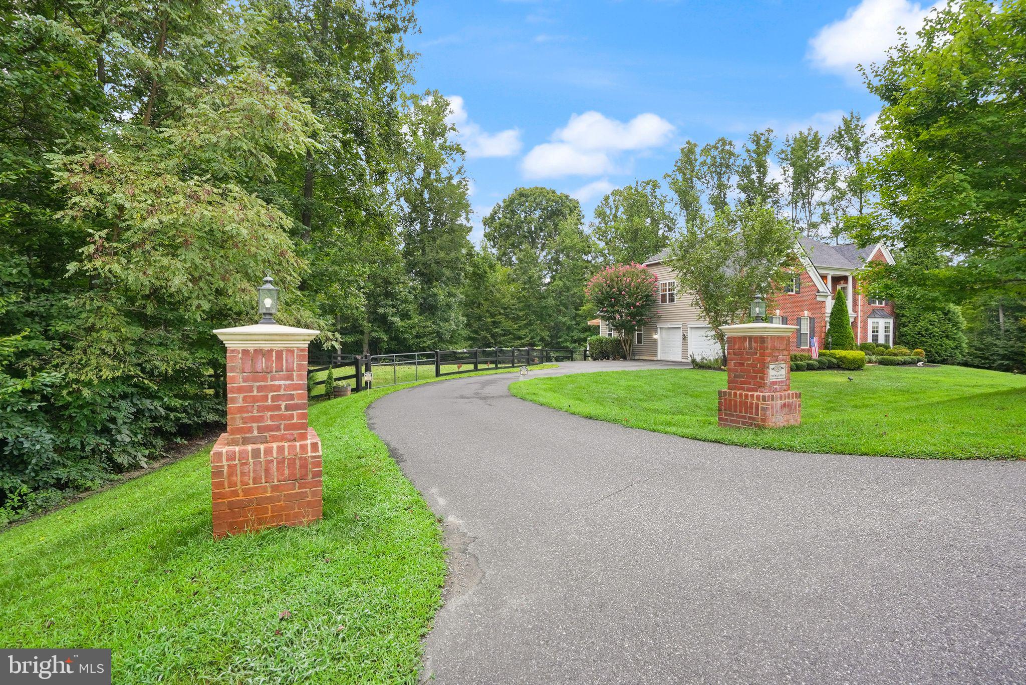 32 Pinewood Road Fredericksburg, VA 22405 - Photo 2 of 82 Custom Entrance Feature.