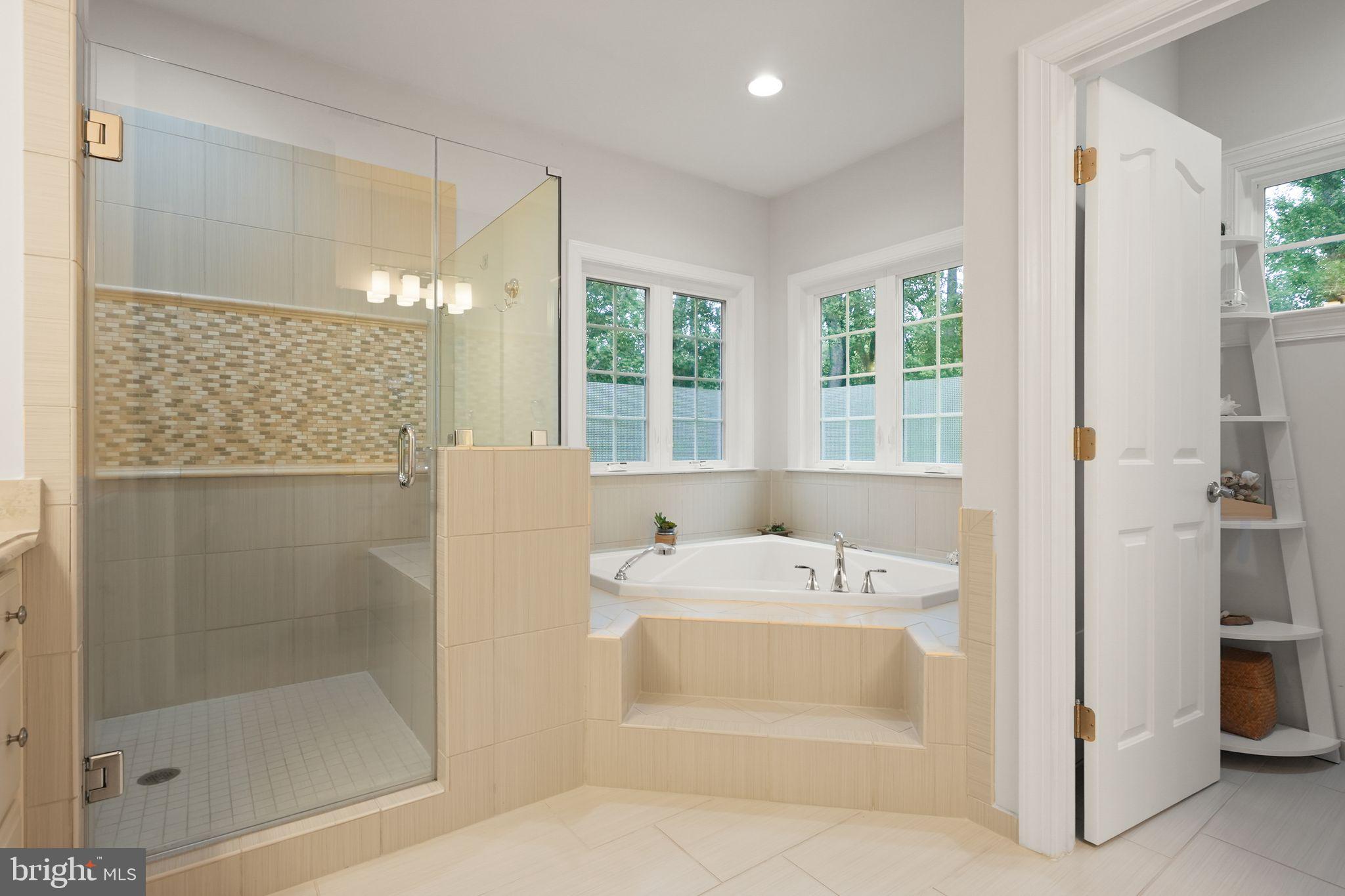 32 Pinewood Road Fredericksburg, VA 22405 - Photo 35 of 82 Primary bath.