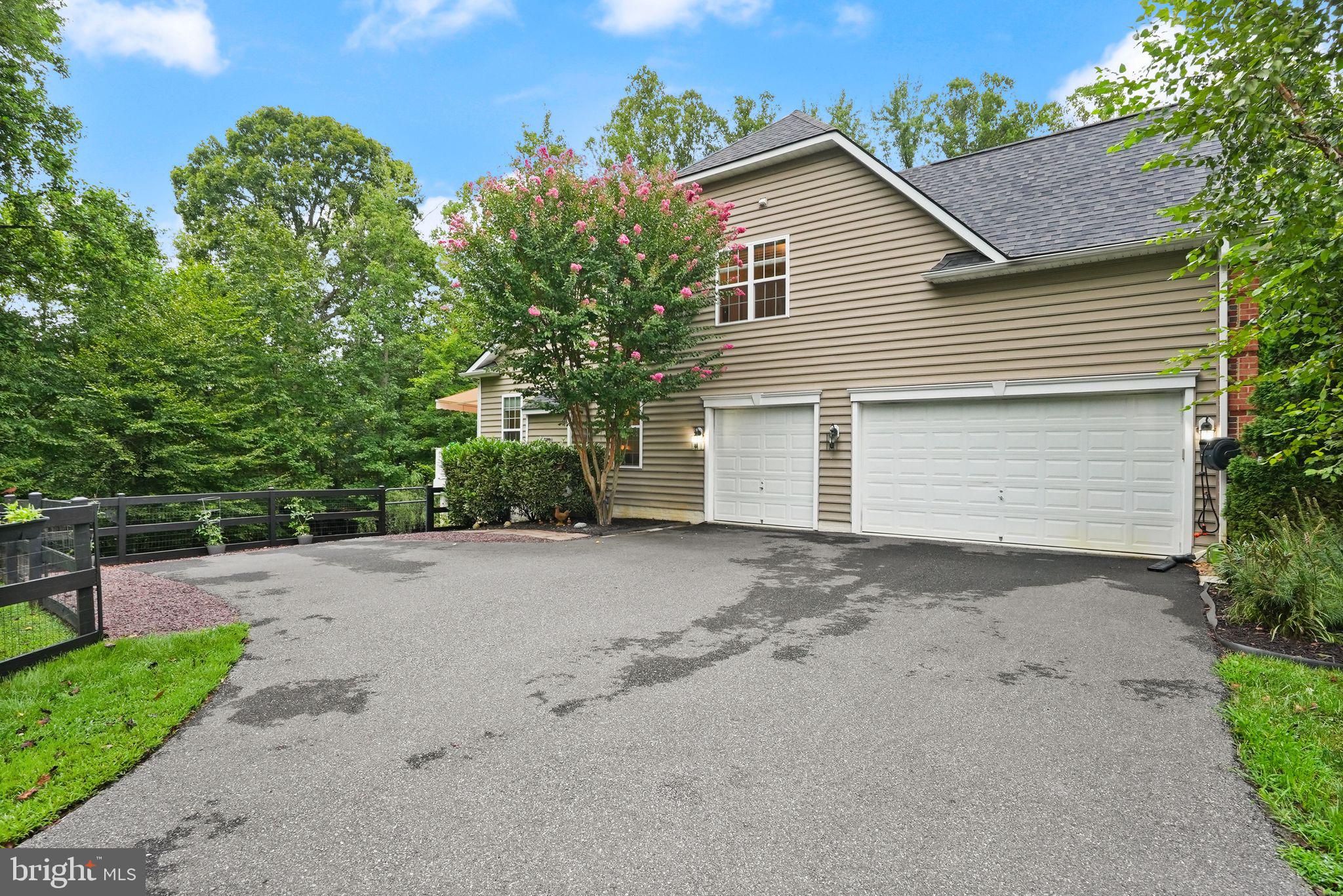 32 Pinewood Road Fredericksburg, VA 22405 - Photo 4 of 82 THREE Car Garage!