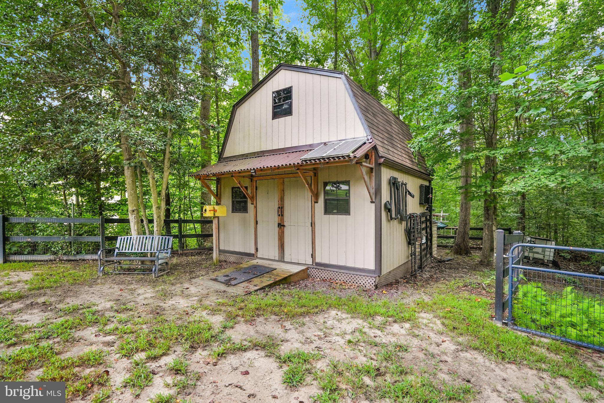 32 Pinewood Road Fredericksburg, VA 22405 - Photo 73 of 82 Charming Shed!