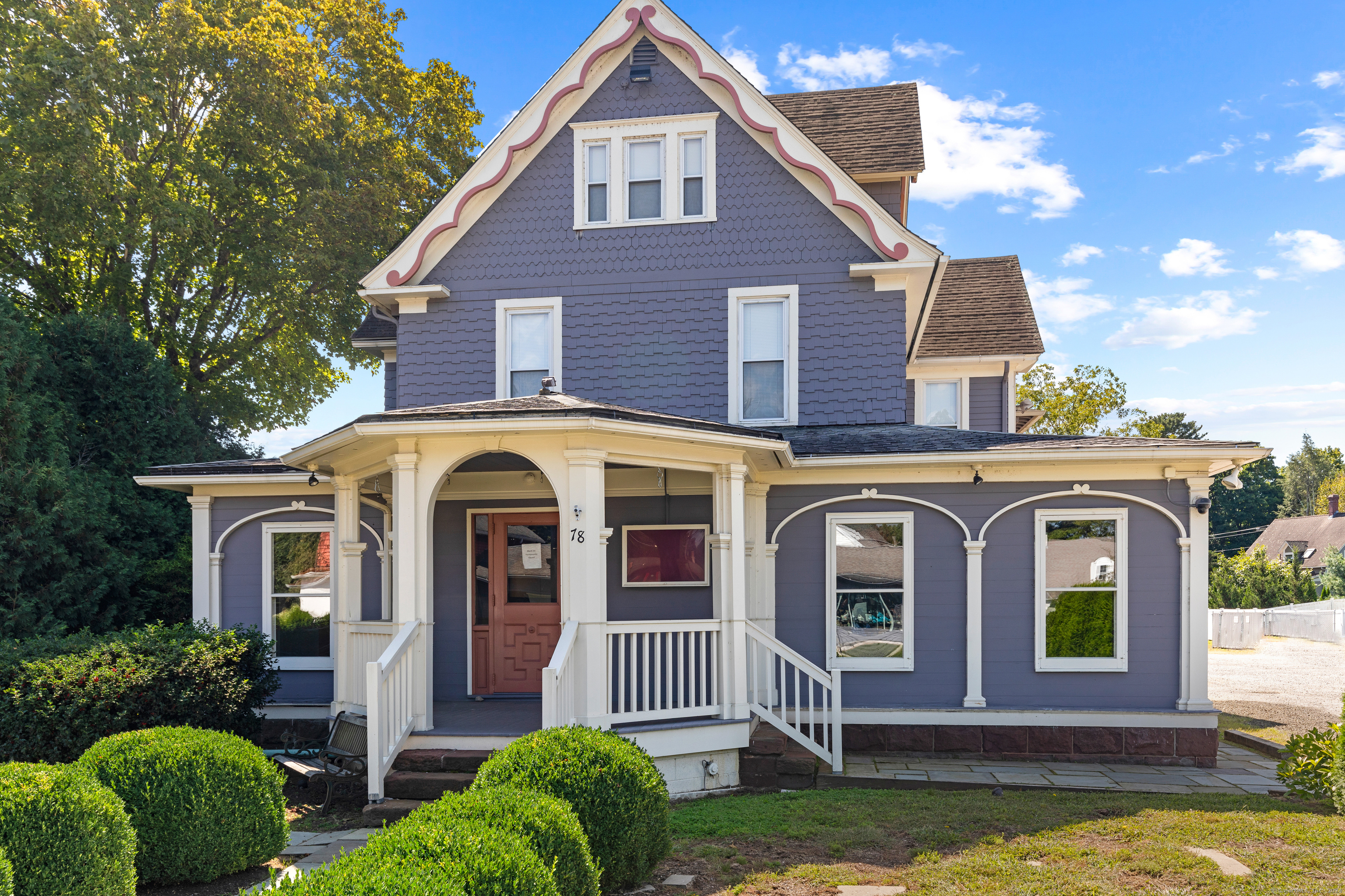 Beautiful antique property, long established restaurant location