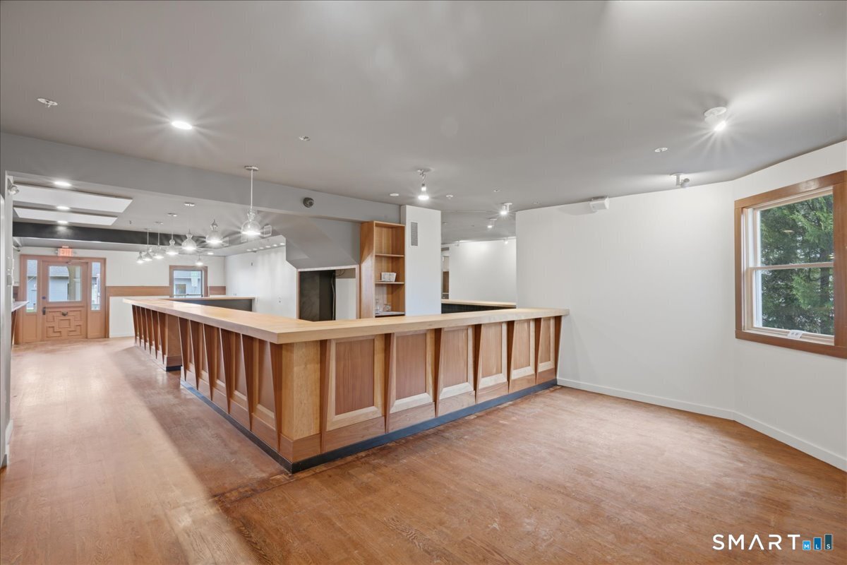 78 Main Street Centerbrook, CT 06409 - Photo 7 of 22 Large bar