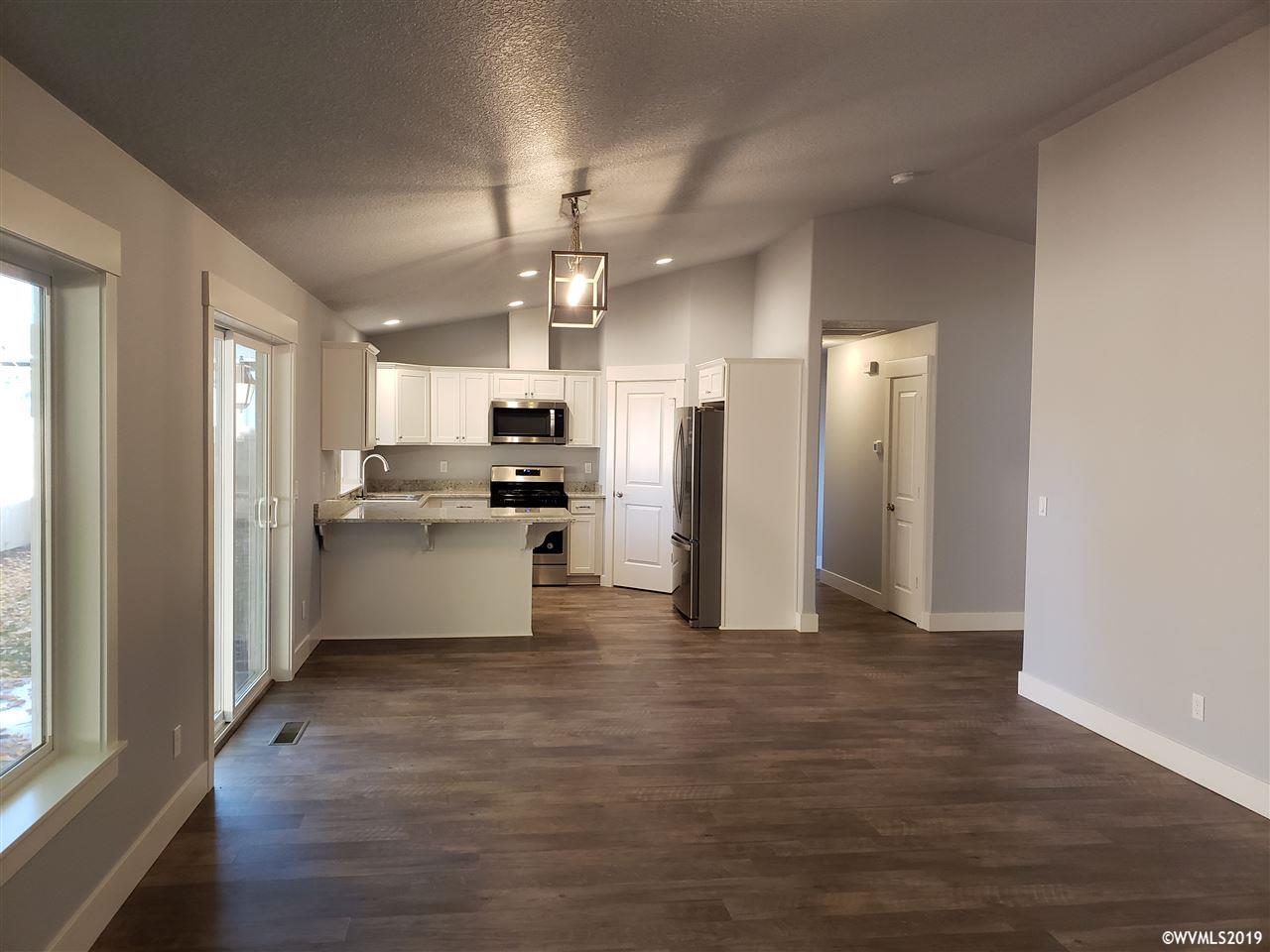 973 Walker Road Lebanon, OR 97355 - Photo 10 of 32 Gallery Image 10