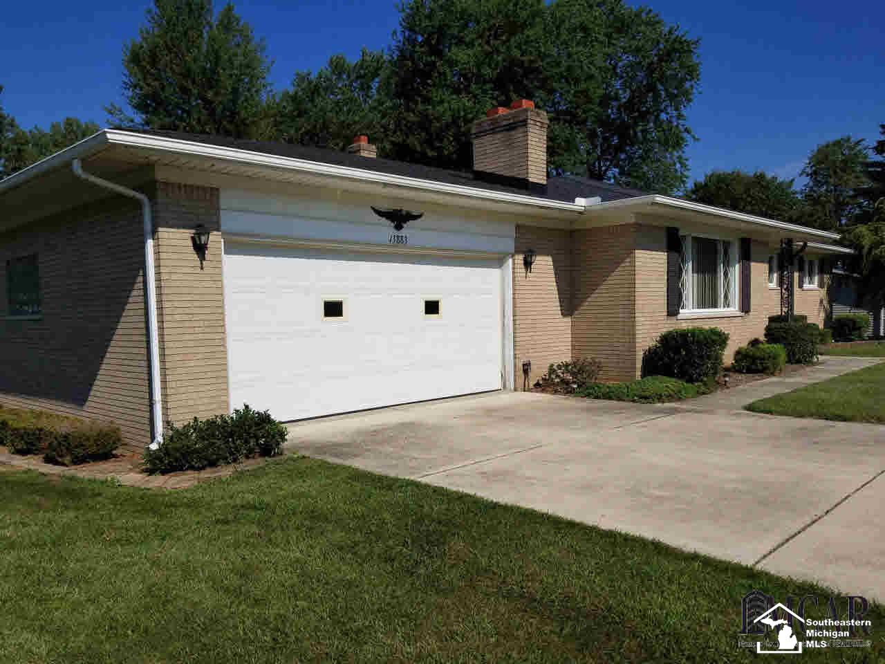 13883 Grafton Road Carleton, MI 48117 - Photo 3 of 18 21349998-2.JPG