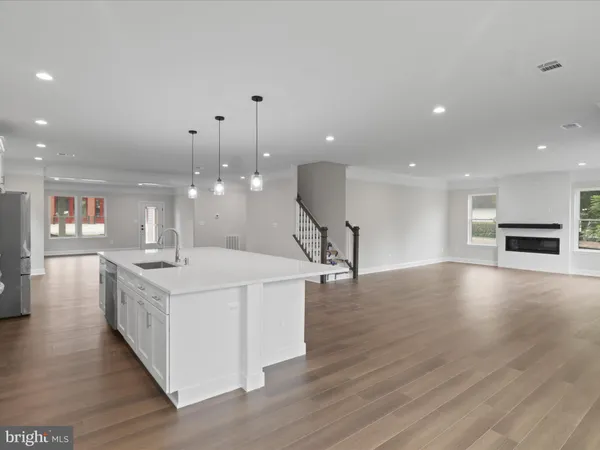 $1,300,000 | 8708 Lukens Lane, Alexandria, VA 22309