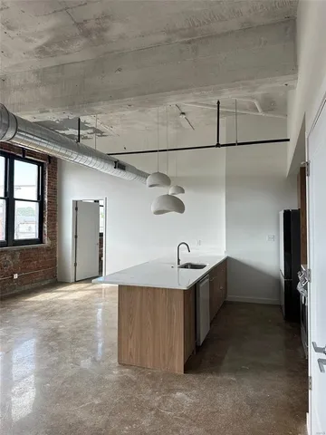 $2,072 | 3041 Locust Street, Unit 202, St. Louis, MO 63103