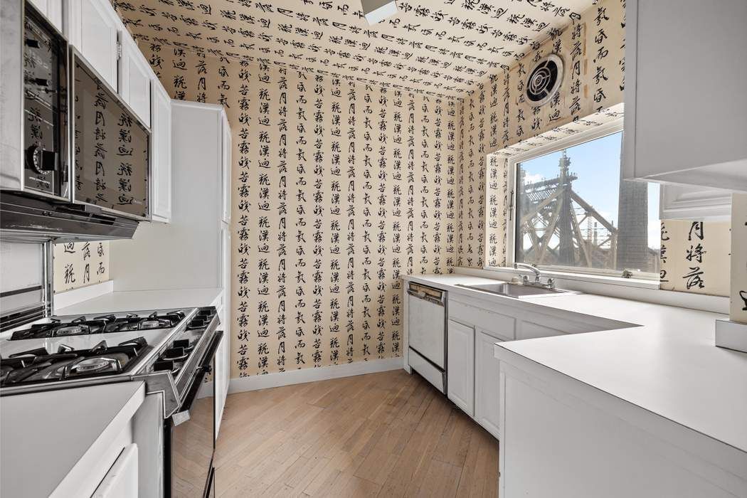 425 East 58th Street, Unit 20F Manhattan, NY 10022 - Photo 4 of 11